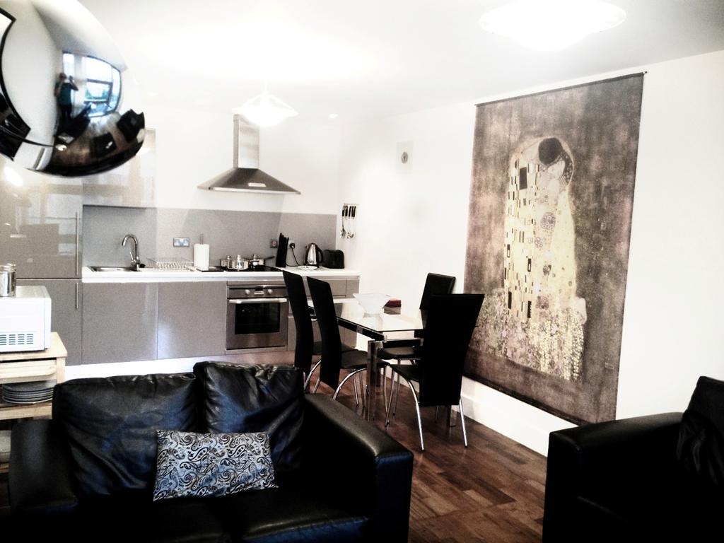 อเล็กซานเดอร์ อพาร์ตเมนต์ ไลม์สแควร์ Apartment นิวคาสเซิล อะพอน ไทน์ ห้อง รูปภาพ