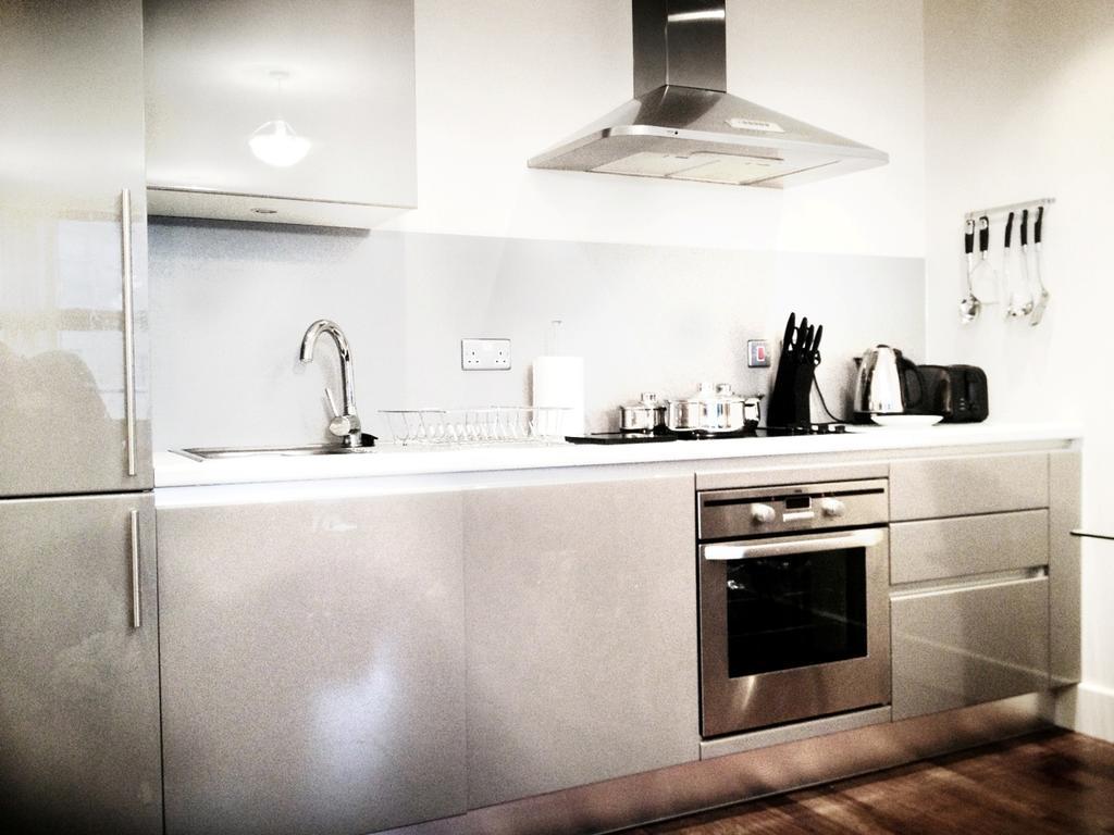 อเล็กซานเดอร์ อพาร์ตเมนต์ ไลม์สแควร์ Apartment นิวคาสเซิล อะพอน ไทน์ ห้อง รูปภาพ